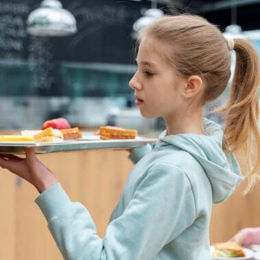students having lunch canteen Bin Recipes