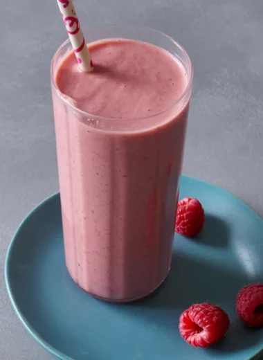 Healthy banana smoothie for weight loss with almond milk and oats in a glass.